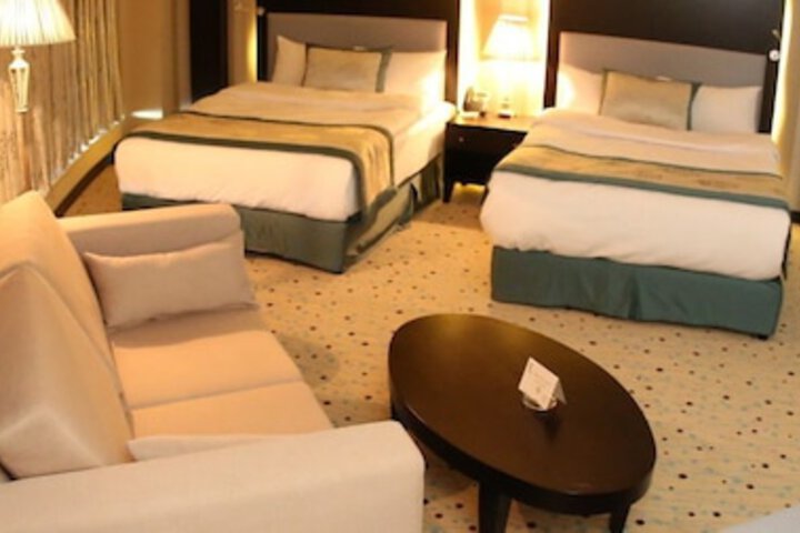 Room 4 of 30