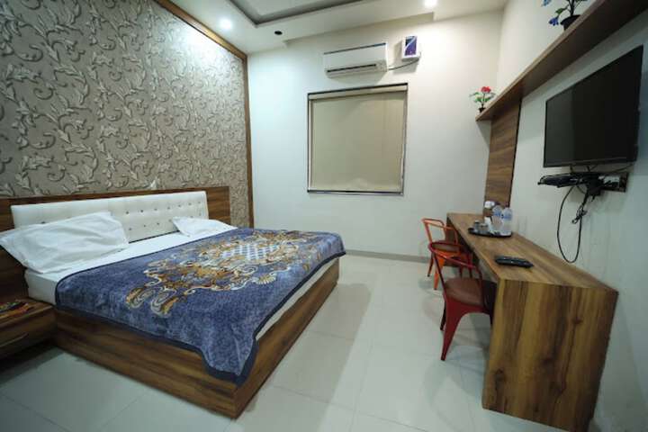 Room 6 of 25