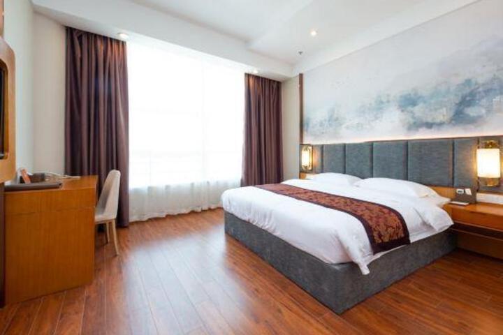 Yueyunge Hotel (Anqing New City Government Sports Center)