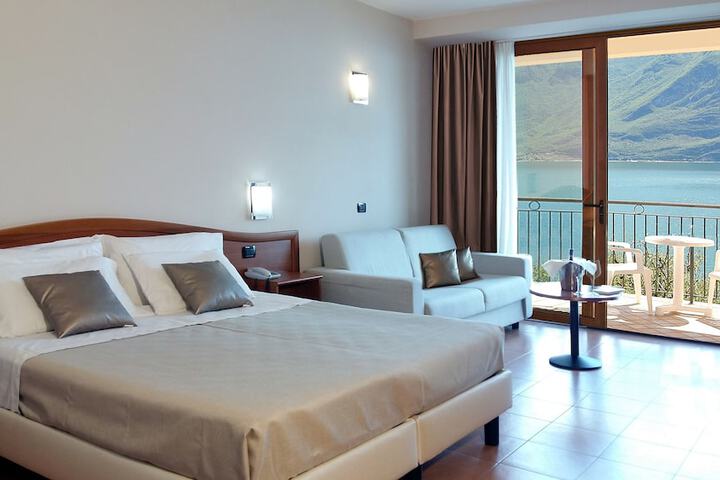 Room 10 of 53