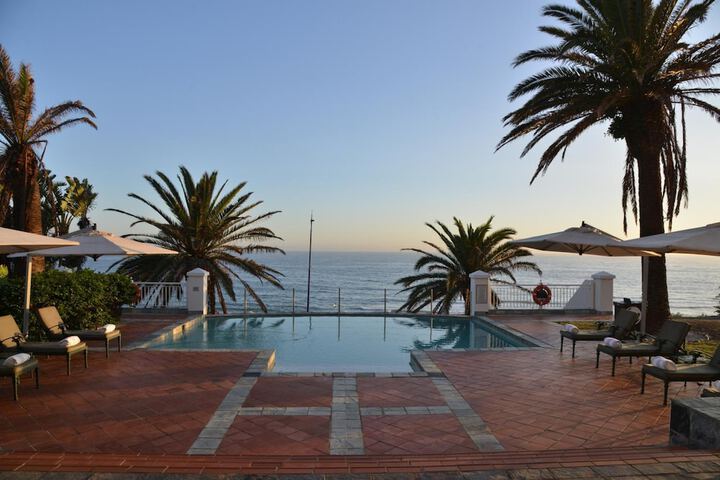 Hotel with Pool