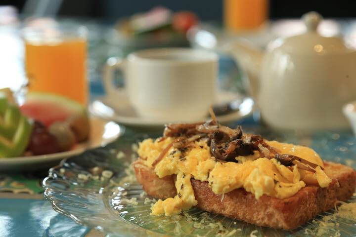 Breakfast/Coffee Service 83 of 108