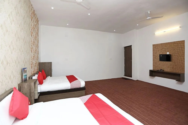 Room 5 of 11