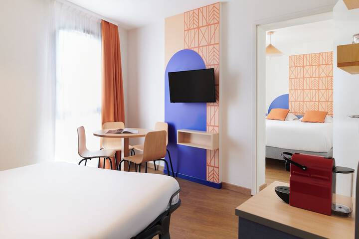 Room 32 of 47