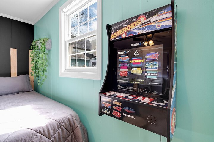 Room 7 of 33