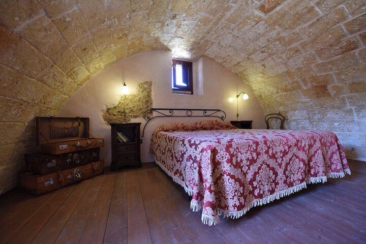 Room 7 of 96