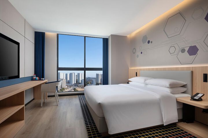Room 4 of 18