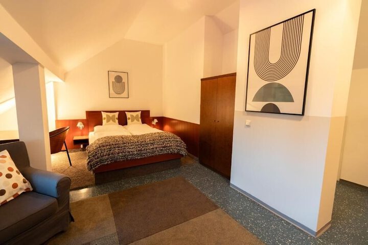 Room 6 of 39