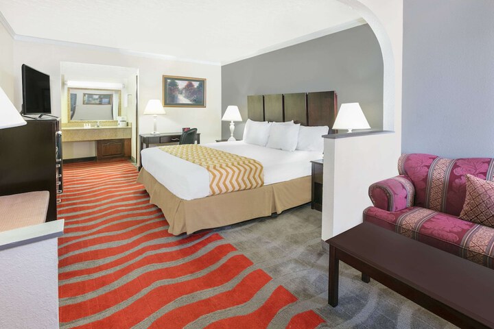 1 King Bed (10 of 10)