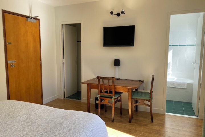 Room 11 of 40