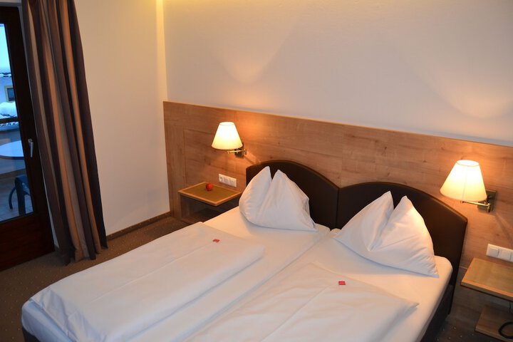 Room 9 of 74