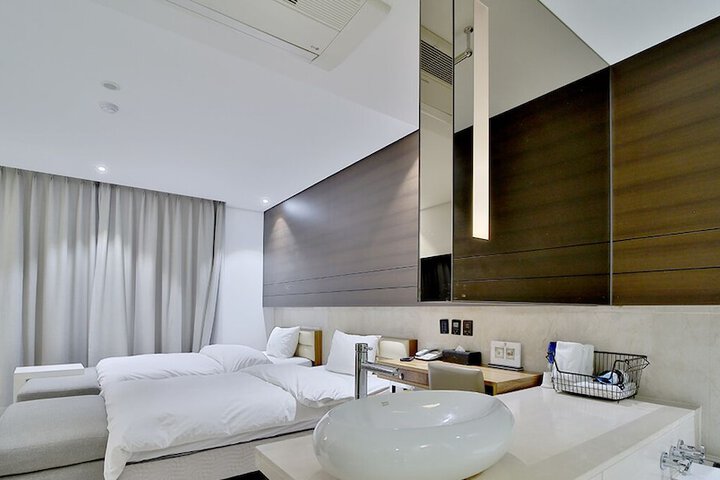 Room 31 of 51