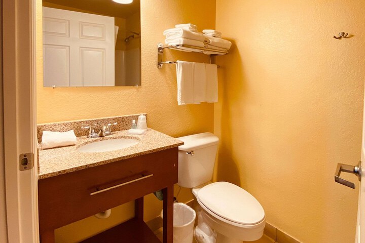 Double Accessible Queen Size Bed (3 of 11)