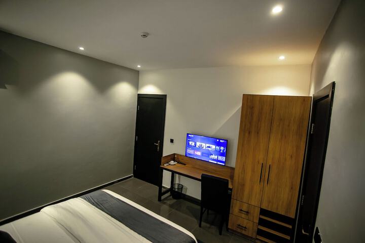 Room 8 of 19