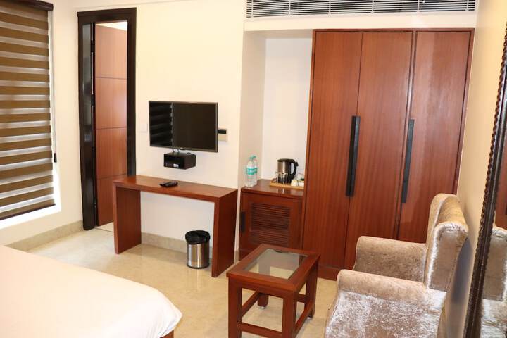 Room 15 of 53