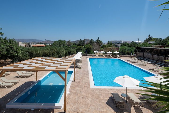 Hotel Pool