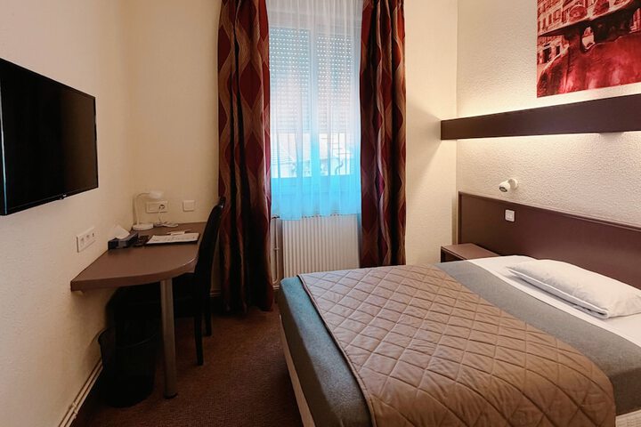 Room 44 of 87