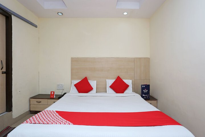 Room 4 of 17