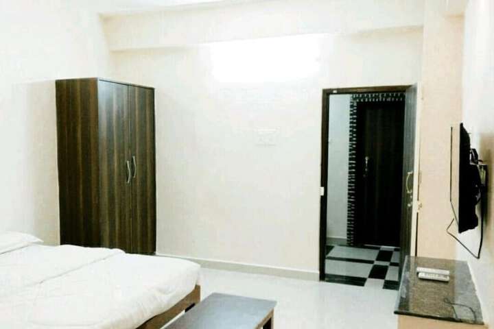 Room 5 of 10