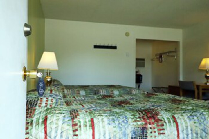 Room 30 of 38