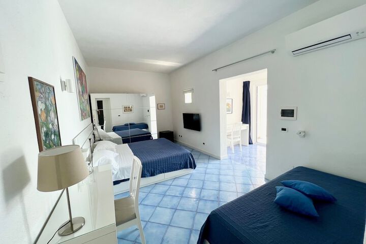 Room 17 of 37