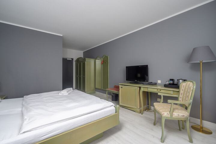Room 32 of 138
