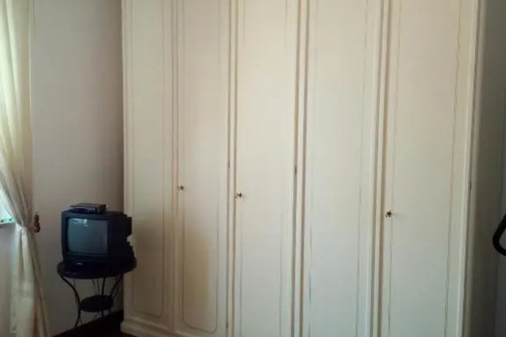 Room 2 of 3