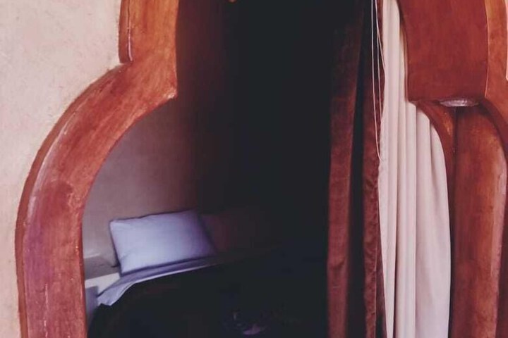 Room 10 of 31