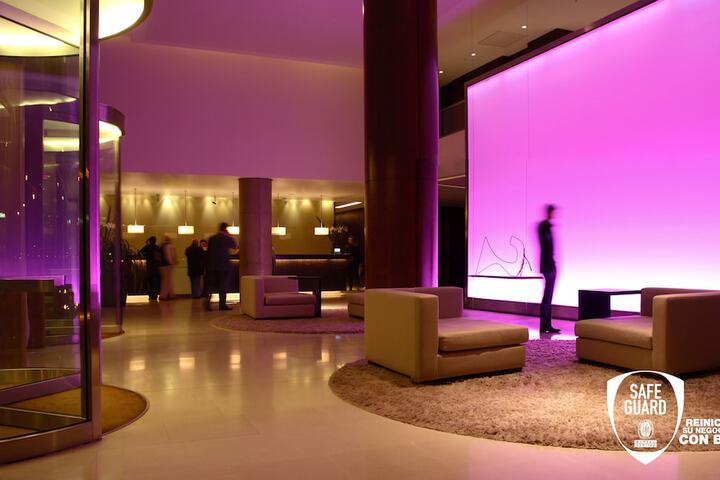 Entrance & Lobby