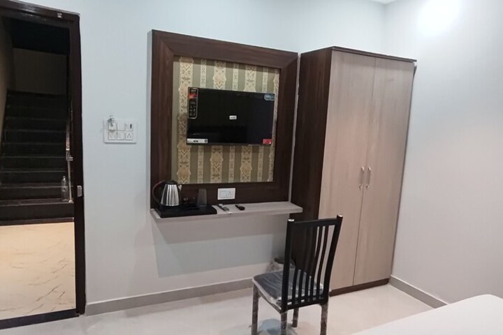 Room 6 of 6