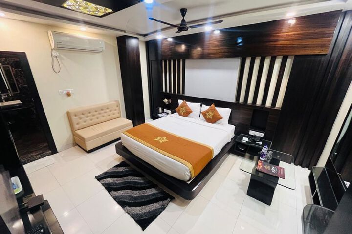 Room 7 of 18