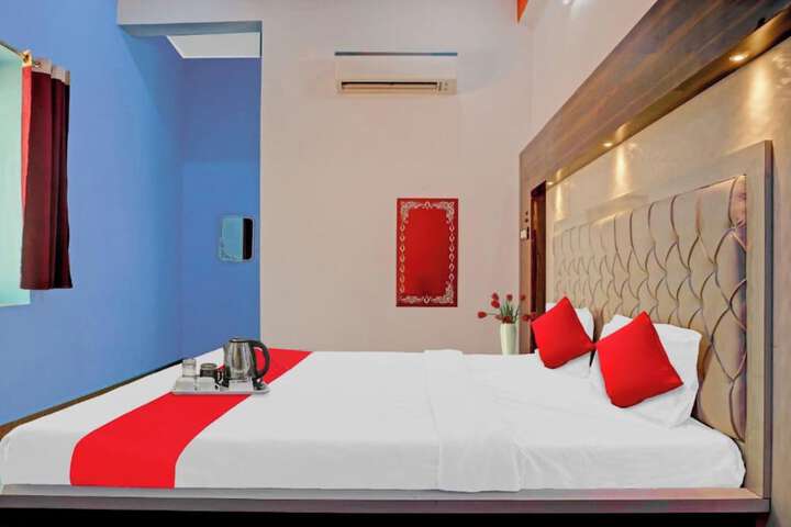 Room 6 of 8