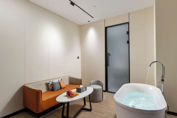 Room 10 of 13