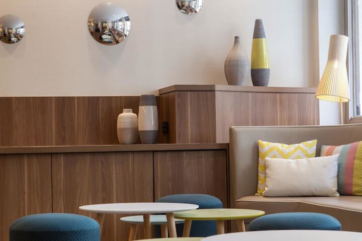 Guest Lobby