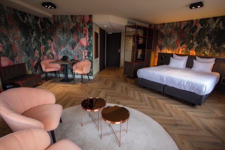 Room 2 of 40