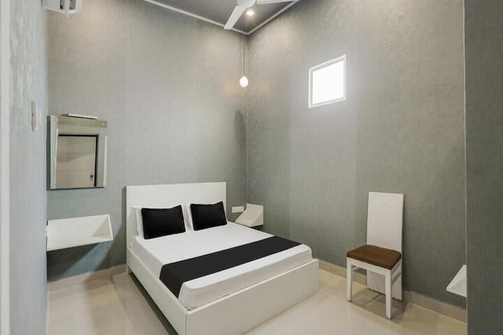 Room 6 of 15