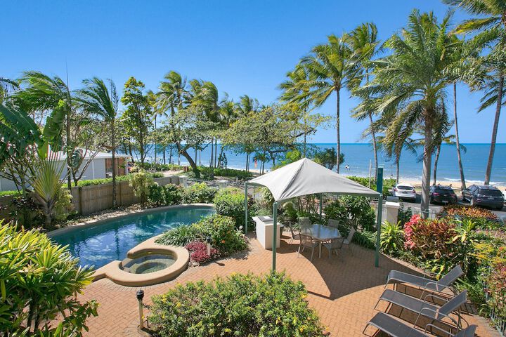 Pool Hotel