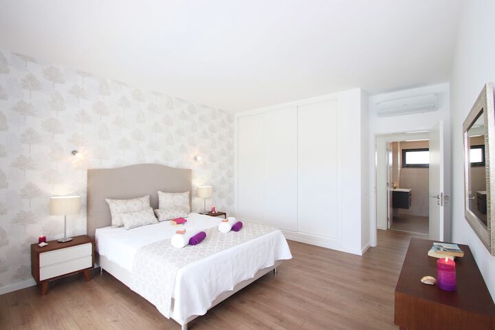 Room 2 of 79