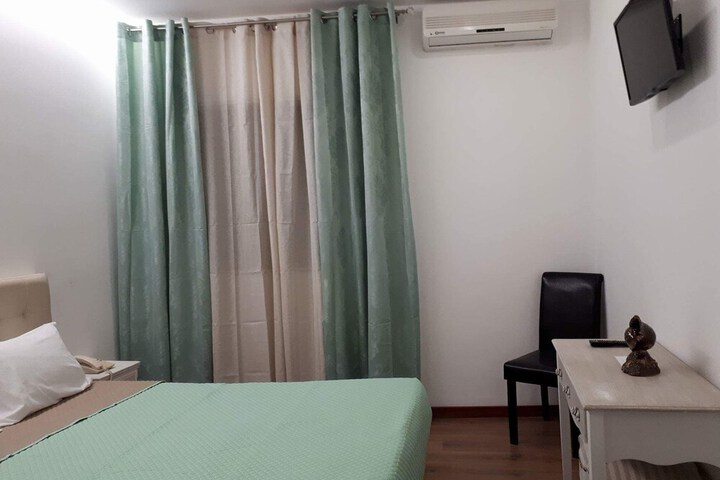 Room 6 of 40
