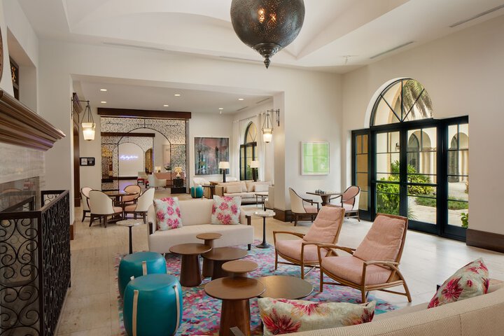 Lobby lounge