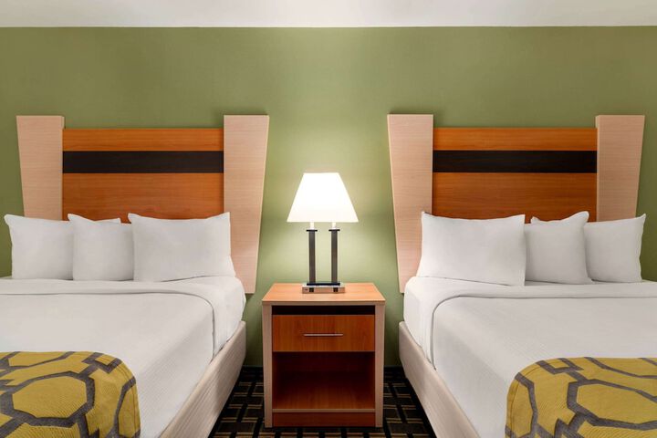 1 Queen Bed Superior Room (19 of 19)