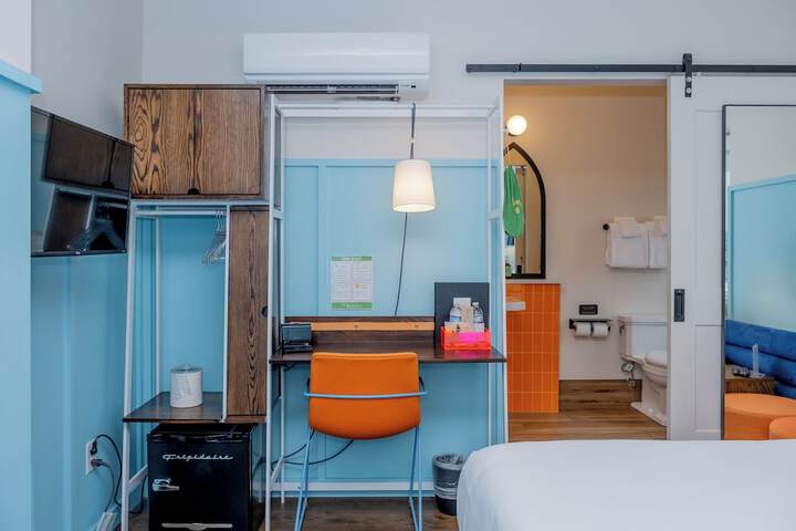 Room 115 of 203
