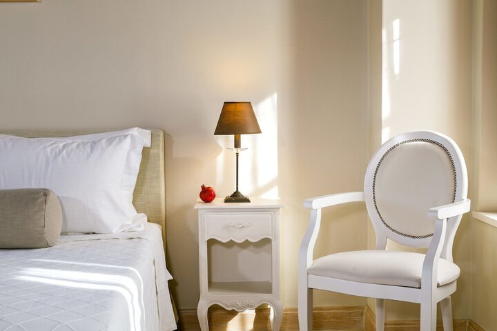 Room 12 of 33
