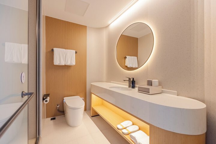 Room 42 of 60