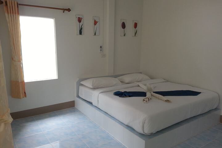 Room 4 of 83