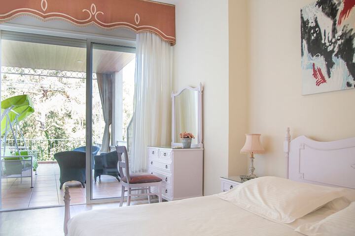 Room 2 of 21