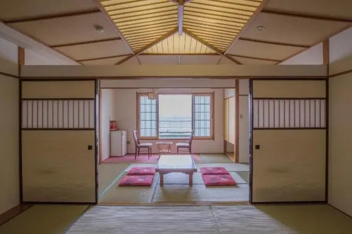 Room 3 of 25