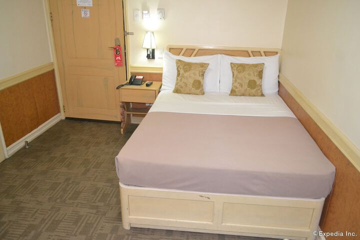 Room 25 of 82