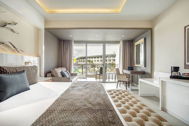 Room 33 of 170