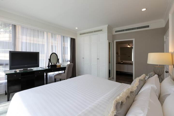 Room 14 of 65